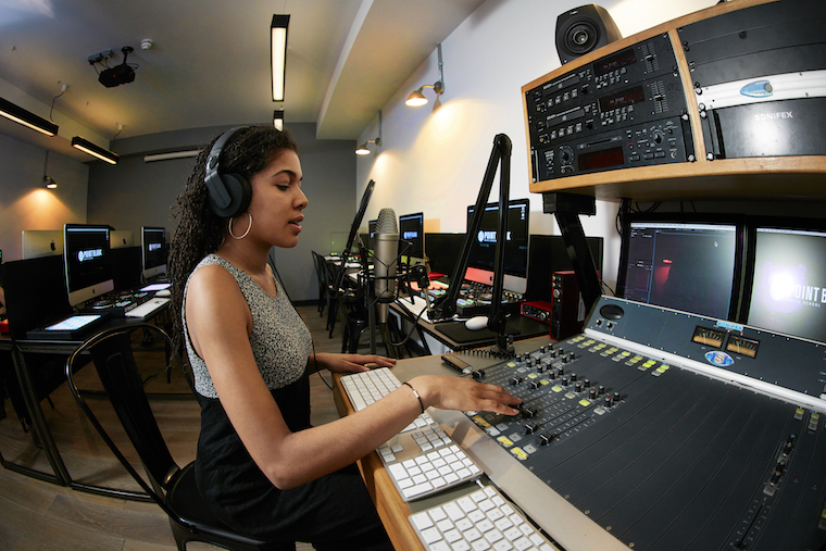 PB Studio 7 radio