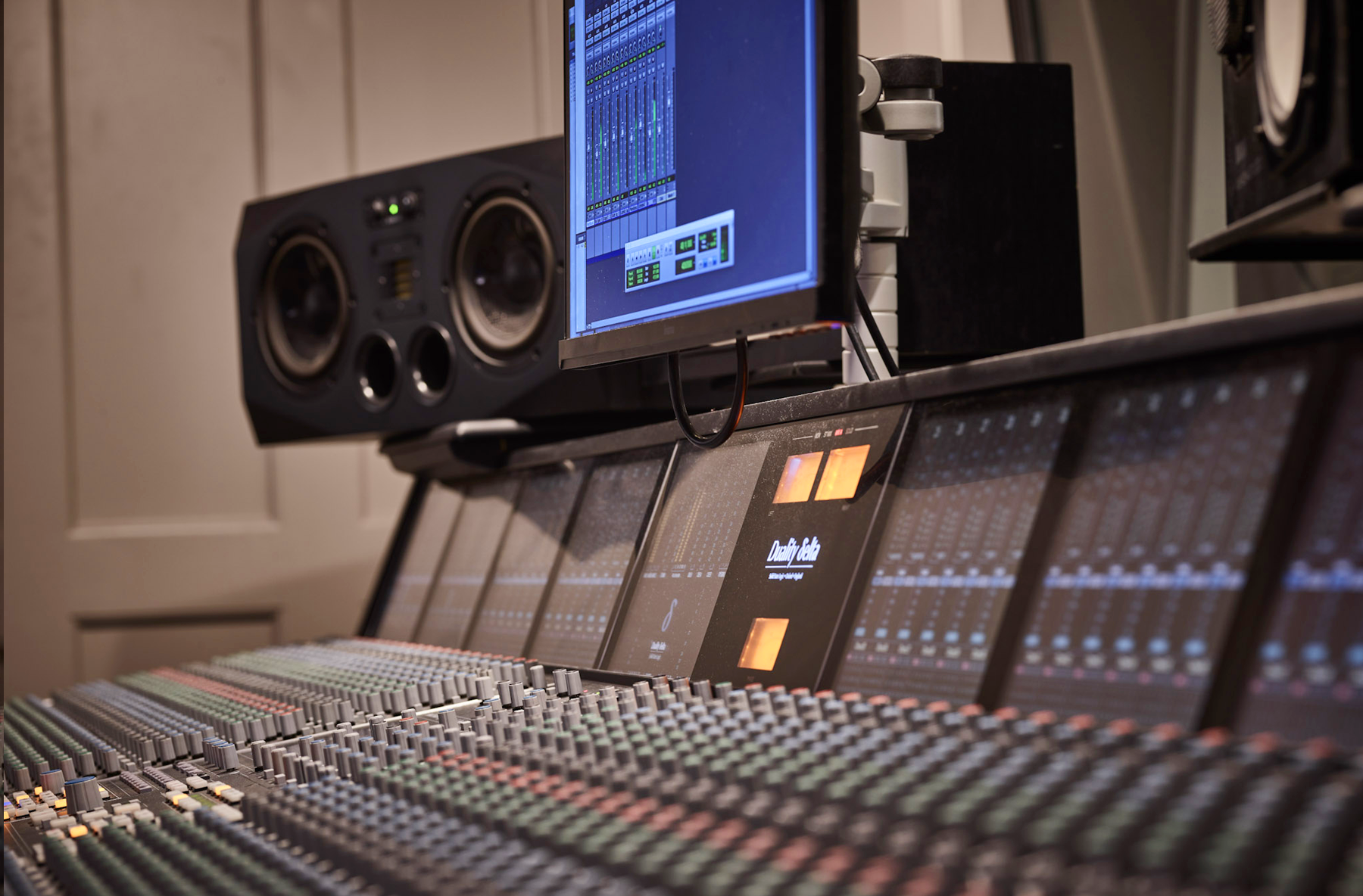 10 Mixing Mistakes Everyone Makes – And How to Avoid Them