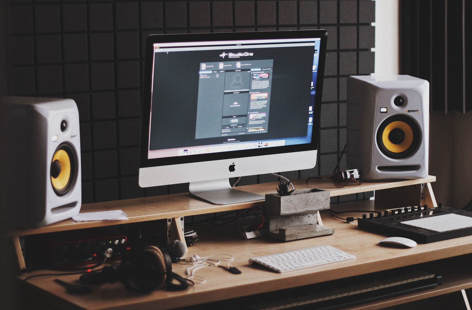 Planning to set up a Music Station??? – Check Out this Setup!!!! Credit: setup_satisfaction #desktop #music #setup #musicstudio #musicvideo #pc #…
