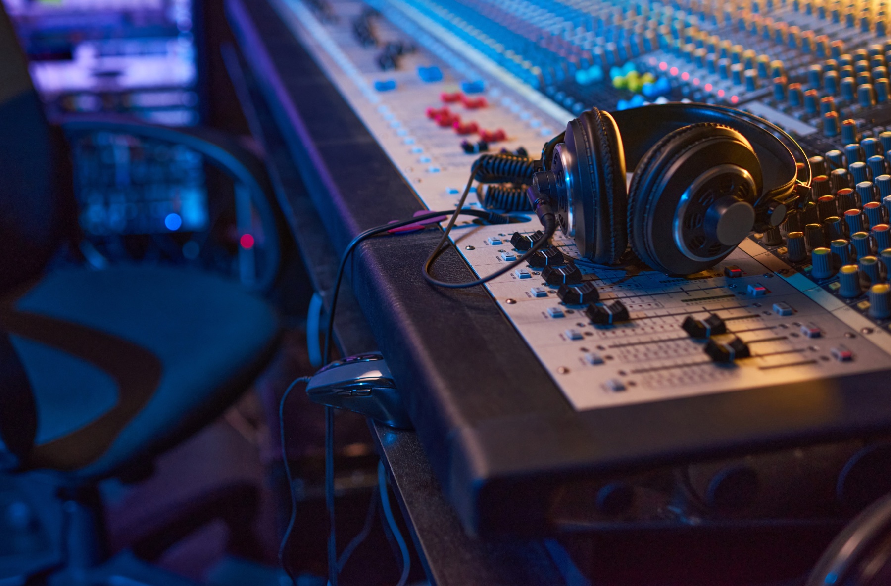 The Best Headphones for Music Producers A Comprehensive Guide