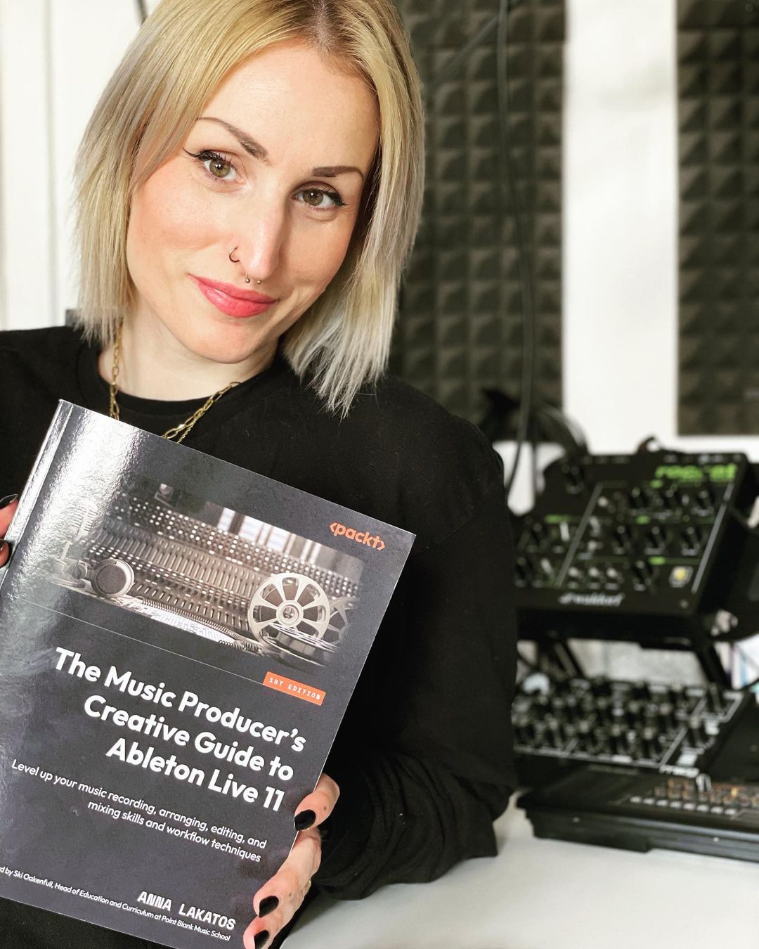 A Beginner’s Guide to Recording Pro Vocals with Anna Lakatos at IMS 2023