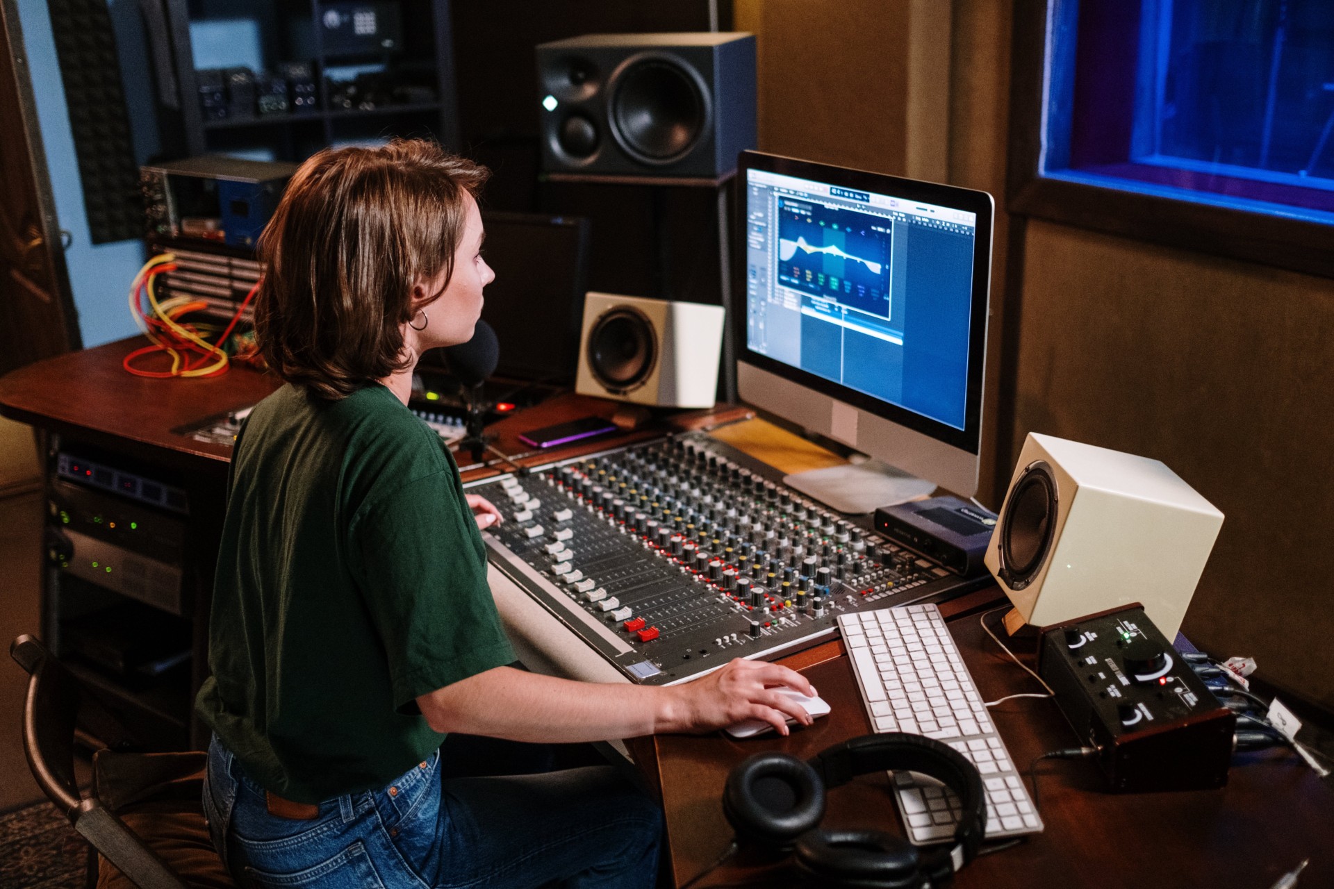 5 Iconic Female Music Producers Who Help Shape the Industry